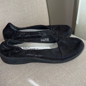 Clarks Shiny Black Flats for Women